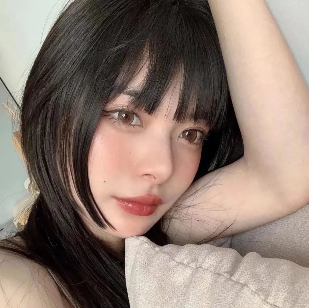 绿衣女子